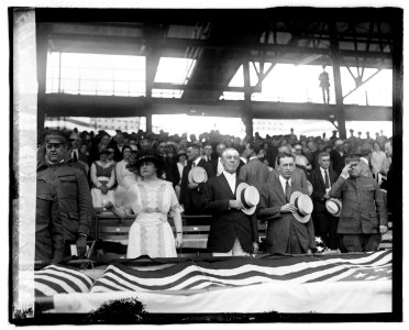 Pres. Wilson at Army & Navy ball game, 1919 LCCN2016827319
