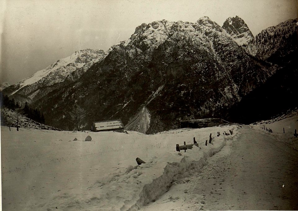 Predilsattel Batterie. Vom Sattel aus gesehen. Blick auf die Rauhen Köpfe. (BildID 15466601)