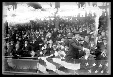 Pres. Wilson throwing out 1st ball, opening ballgame, Griffiths Ball Park, 1916, Wash. D.C. LCCN2016851232