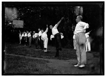 Pres. Wilson's Cabinet exercising, Aug. 1917 LCCN2016850965