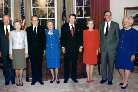 President and Mrs. Bush pose with the former presidents and first ladies in the replica of the Oval Office at the... - NARA - 186441 (cropped)