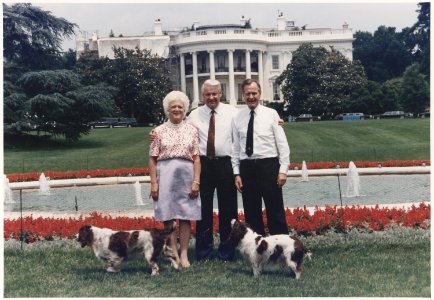 President and Mrs. Bush show Russian President Boris Yeltsin the South Grounds of the White House and stop at the... - NARA - 186451