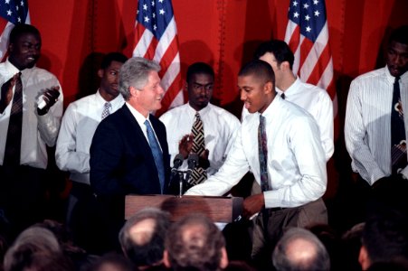 President Bill Clinton and the University of Arkansas NCAA championship basketball team photo