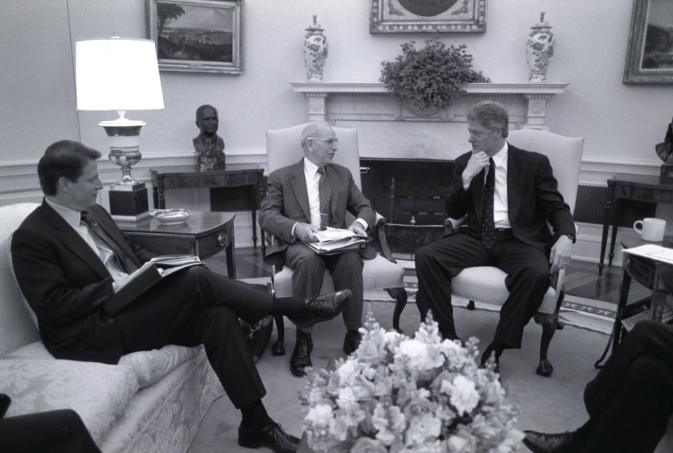 President Bill Clinton and Vice President Al Gore meeting with John Vessey, Tony Lake, and Sandy Berger (02)