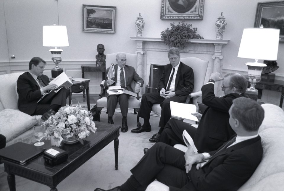 President Bill Clinton and Vice President Al Gore meeting with John Vessey, Tony Lake, and Sandy Berger (06)