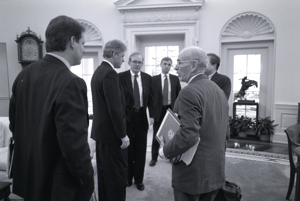 President Bill Clinton and Vice President Al Gore meeting with John Vessey, Tony Lake, and Sandy Berger (10)