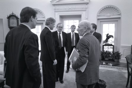 President Bill Clinton and Vice President Al Gore meeting with John Vessey, Tony Lake, and Sandy Berger (10)