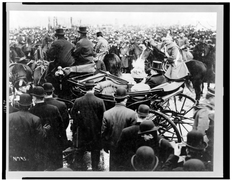 President and Mrs. William Taft, in horse-drawn carriage, on way to White House after inauguration LCCN95504461