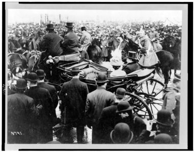 President and Mrs. William Taft, in horse-drawn carriage, on way to White House after inauguration LCCN95504461
