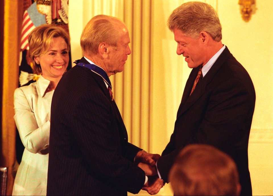 President Bill Clinton awards former President Gerald Ford the Presidential Medal of Freedom