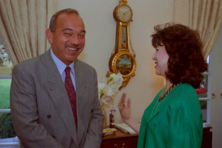 President Bill Clinton and First Lady Hillary Clinton meet with Governor John Waihee of Hawaii and others in the Oval Office (02)
