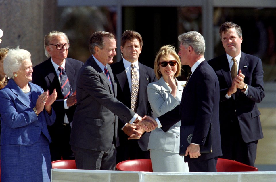President Bill Clinton shakes hands with former president George H. W. Bush
