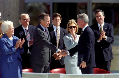 President Bill Clinton shakes hands with former president George H. W. Bush