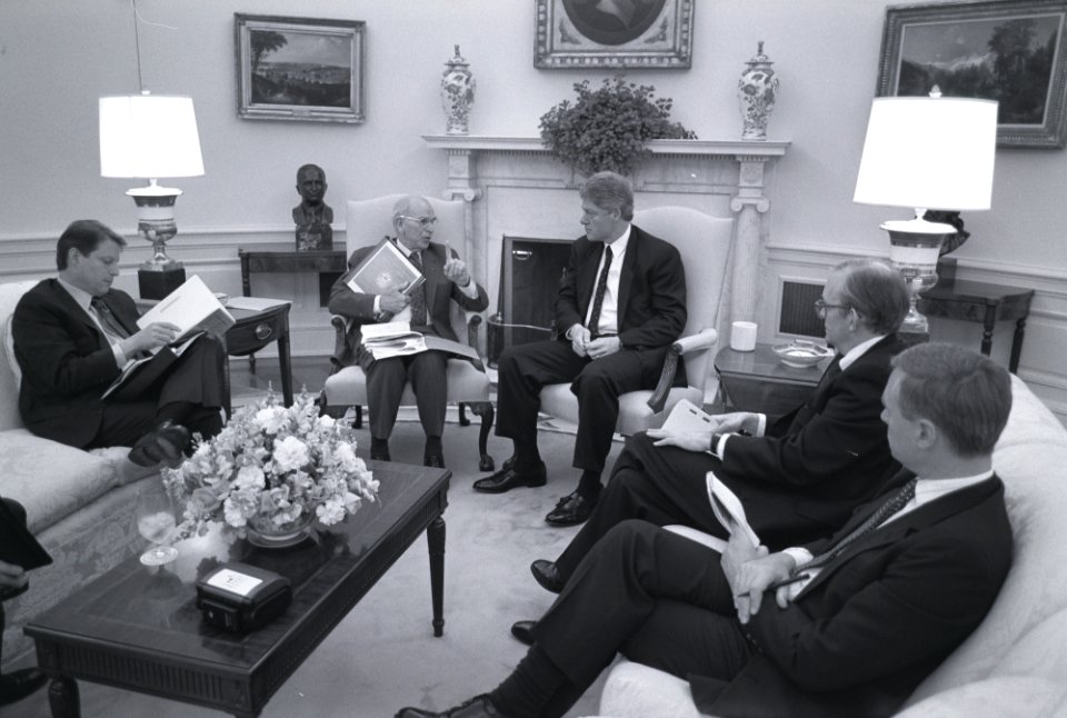 President Bill Clinton and Vice President Al Gore meeting with John Vessey, Tony Lake, and Sandy Berger (08)