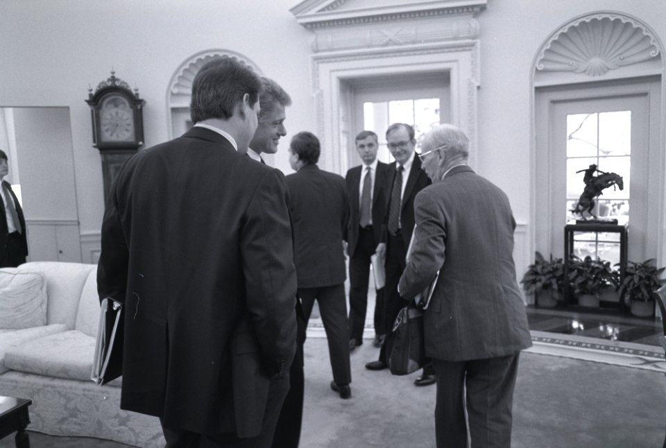 President Bill Clinton and Vice President Al Gore meeting with John Vessey, Tony Lake, and Sandy Berger (12)