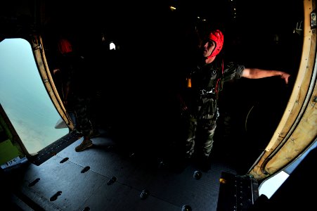 Preparing to jump DVIDS187082