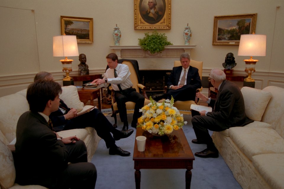 President Bill Clinton meeting with Vice President Al Gore, Tony Lake, Les Aspin, and George Stephanopoulos (02)