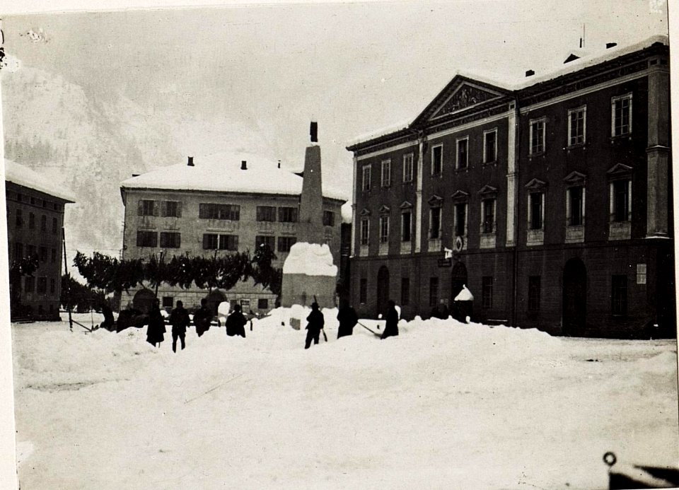 Predazzo, Straßenmaskierung und Hauptplatz (BildID 15574262)
