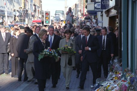 President Bill Clinton, First Lady Hillary Clinton, Prime Minister Tony Blair, and Cherie Blair bring flowers to the site of the Omagh bombing, on Market Street in Omagh, Northern Ireland