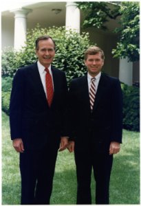 President Bush and Vice President Quayle pose together for their official portrait - NARA - 186393 photo