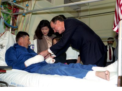 President George H. W. Bush visits a soldier who was wounded in Panama