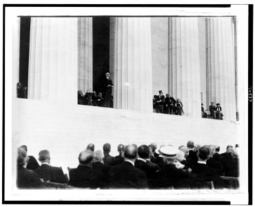 President Harding snaped (i.e., snapped) at the dedication ceremonies of the Lincoln Memorial today LCCN94503006