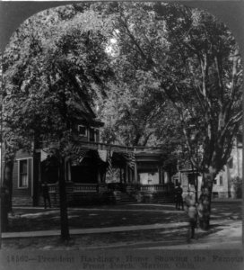 President Harding's home showing the famous front porch, Marion, Ohio LCCN2002722795