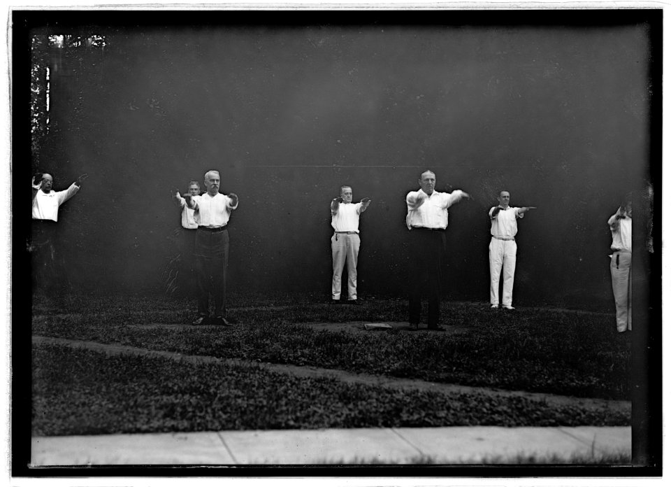 Pres. Wilson's Cabinet exercising, Aug. 1917 LCCN2016850962