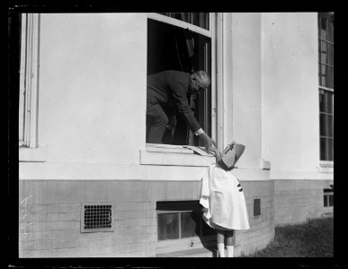 President Harding and Christmas seals child. White House, Washington, D.C. LCCN2016891749