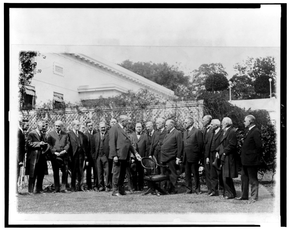 President Harding presenting to the Roosevelt Memorial Society the chair used by President Roosevelt when he was in the White House LCCN2002713187