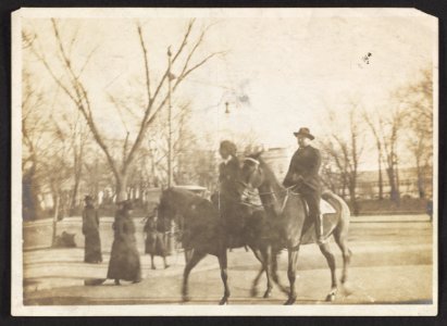 President & Mrs. Roosevelt on horseback LCCN2013651279