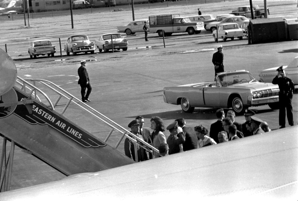 President JFK's casket is transferred to Air Force One at Dallas Love Field (08)
