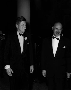 President John F. Kennedy Greets King of Afghanistan, Mohammad Ẓāhir Shāh (02)