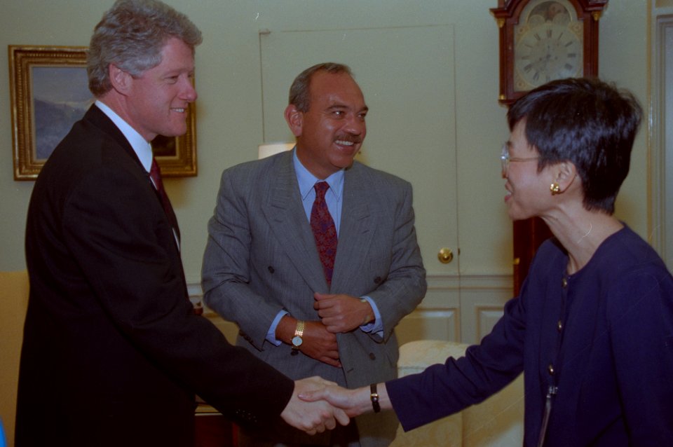 President Bill Clinton and First Lady Hillary Clinton meet with Governor John Waihee of Hawaii and others in the Oval Office (15)