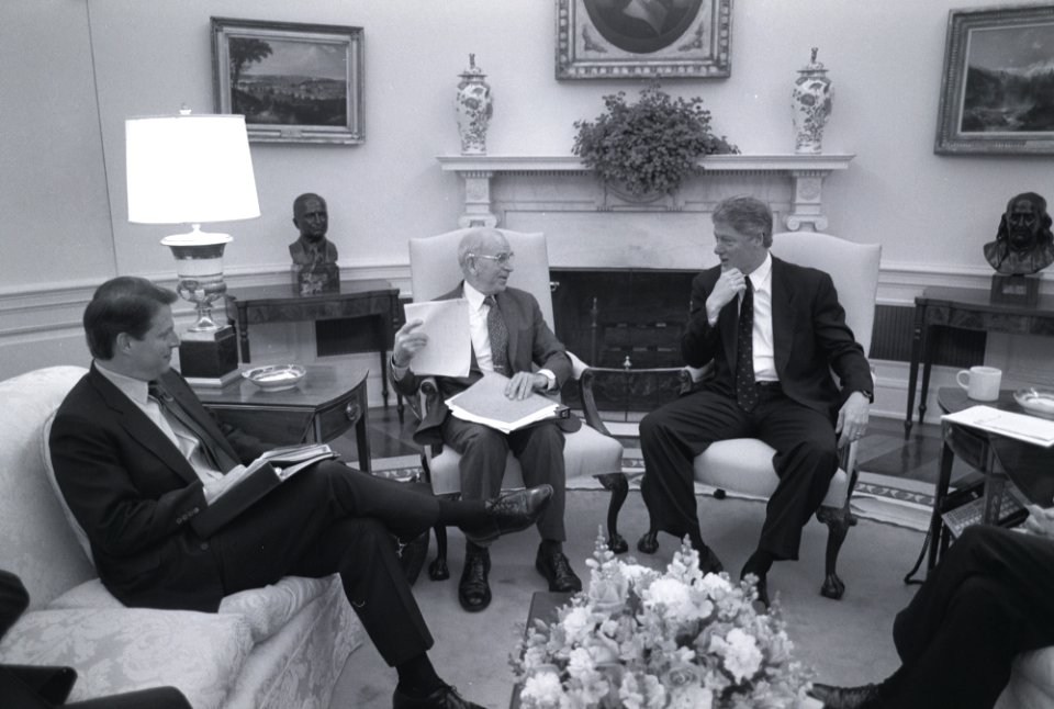 President Bill Clinton and Vice President Al Gore meeting with John Vessey, Tony Lake, and Sandy Berger (01)