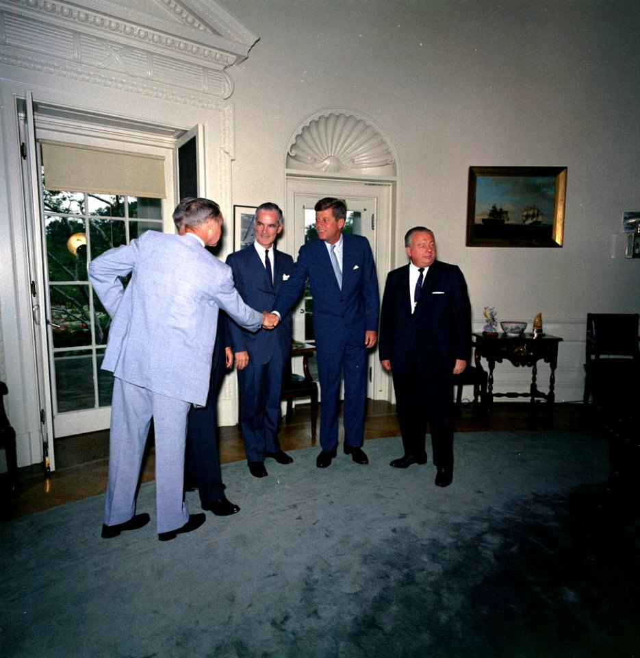 President John F. Kennedy with Midwestern Governors (02)
