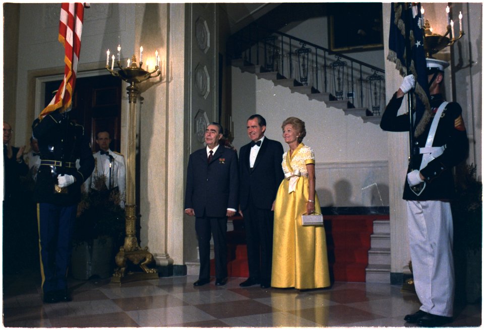 President and Mrs. Nixon and General Secretary Leonid Brezhnev of the Central Committee of the Communist Party of the... - NARA - 194515