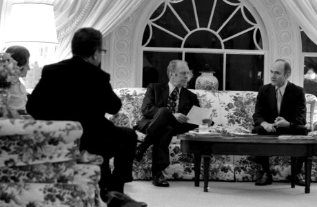 President Gerald Ford discusses the evacuation of Saigon photo