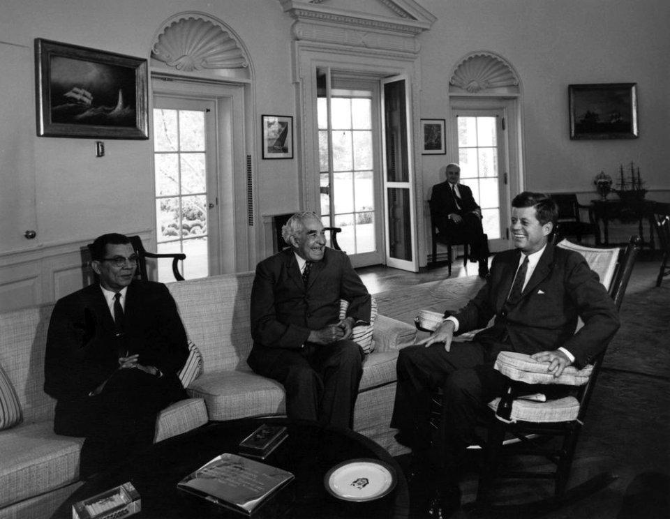 President John F. Kennedy with Prime Minister of Jamaica, Sir Alexander Bustamante (01)