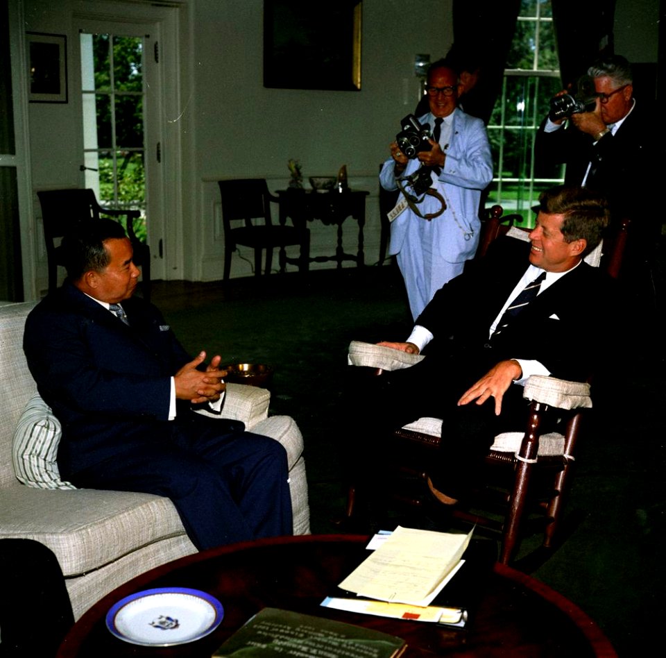 President John F. Kennedy with Prime Minister of Laos, Prince Souvanna Phouma (05)