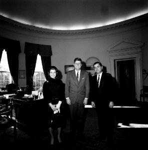 President John F. Kennedy with U.S. Ambassador to Luxembourg, William Robert Rivkin (02)