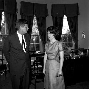 President John F. Kennedy with Visitor (01)