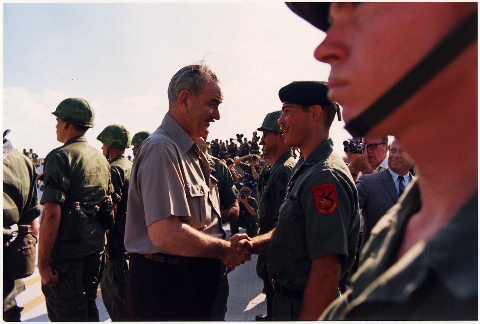 President Lyndon B. Johnson in Vietnam, Decorating a soldier - NARA - 192516