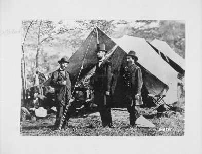 President Lincoln, Major General John A. McClernand, and Allan Pinkerton, detective. - NARA - 530414