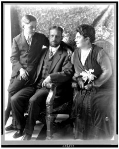 President Mario Menocal, of Cuba, full-length portrait, seated, facing front, with his wife and son LCCN92512435