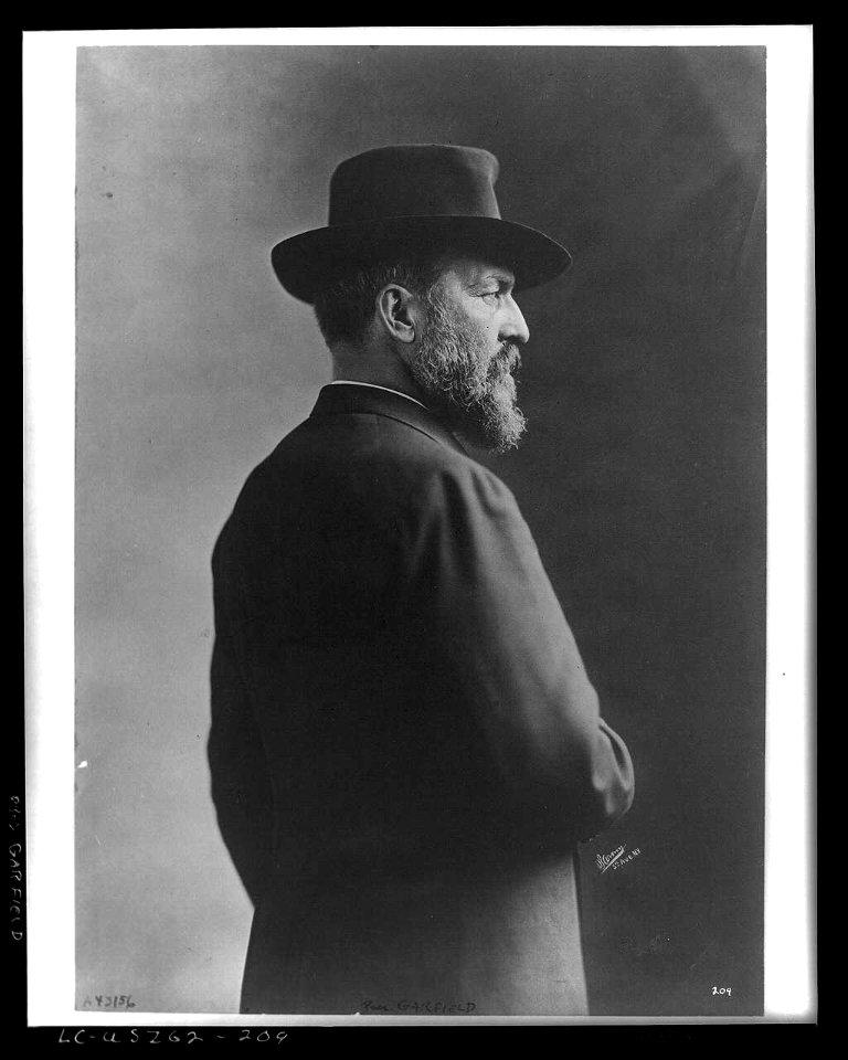 President James A. Garfield, half-length portrait, standing, right profile) - Sarony, N.Y LCCN96521555