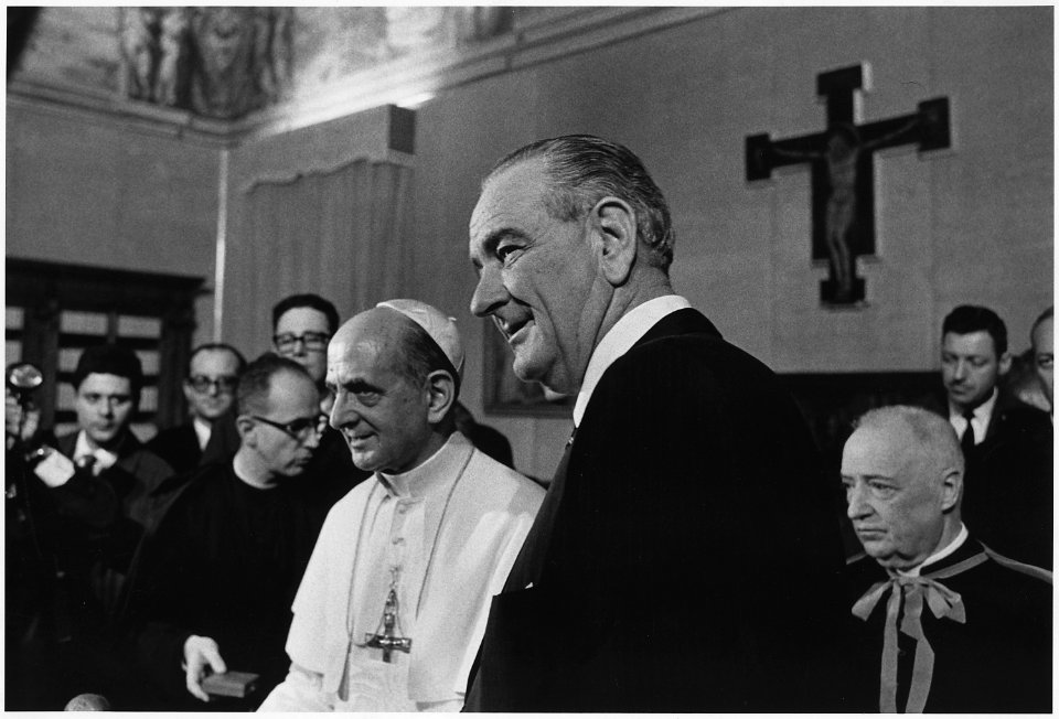 President Lyndon B. Johnson at the Vatican with Pope Paul VI, 12-23-1967 - NARA - 192507