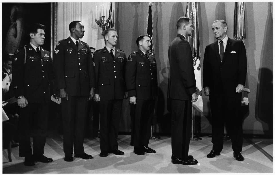 President Lyndon B. Johnson presents Medal of Honor to Captain Angelo Liteky, USA - NARA - 192525