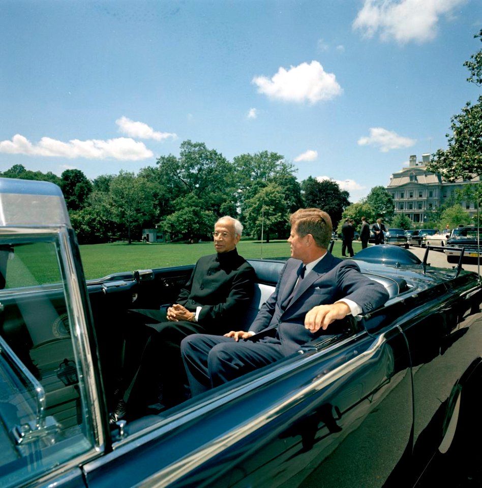 President John F. Kennedy and President Dr. Sarvepalli Radhakrishnan of India in Car Before Motorcade (6)