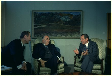 President Nixon meeting with President Pompidou of France and President Eldjarn of Iceland, in Reykjavik, Iceland - NARA - 194512